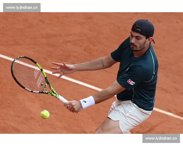 泪水与汗水交织，法网男单决赛，最纯粹的网球激情